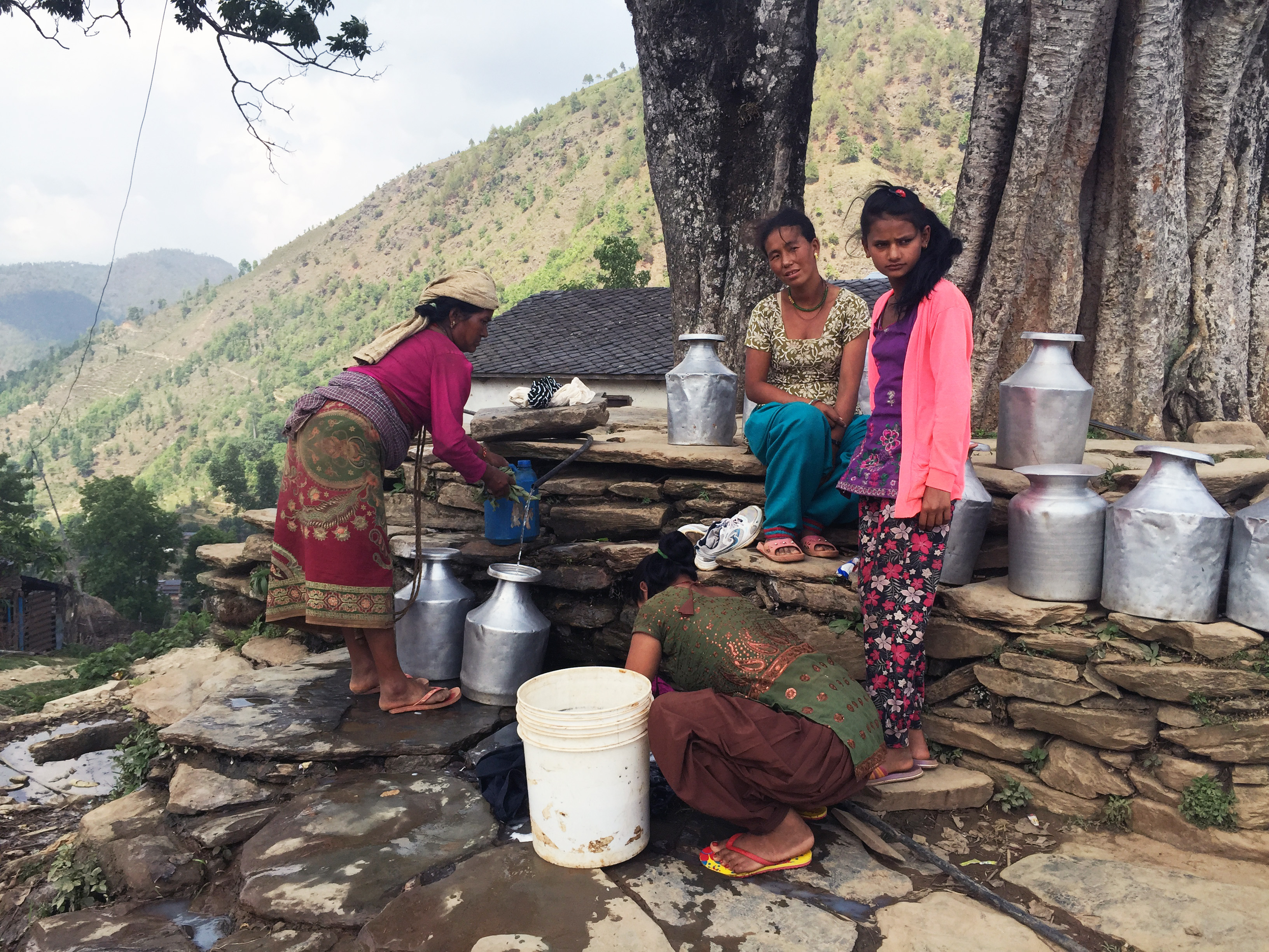 एक गाग्री पानी ल्याउने ६ घण्टा ! जनताका दुख अझै उस्तै