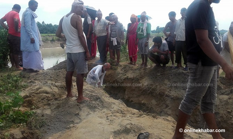 सुस्ताबासीले भत्काए गण्डक नहरको बाँध